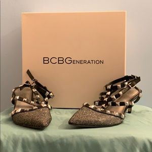 BBBGeneration Glitter Studded Pump
